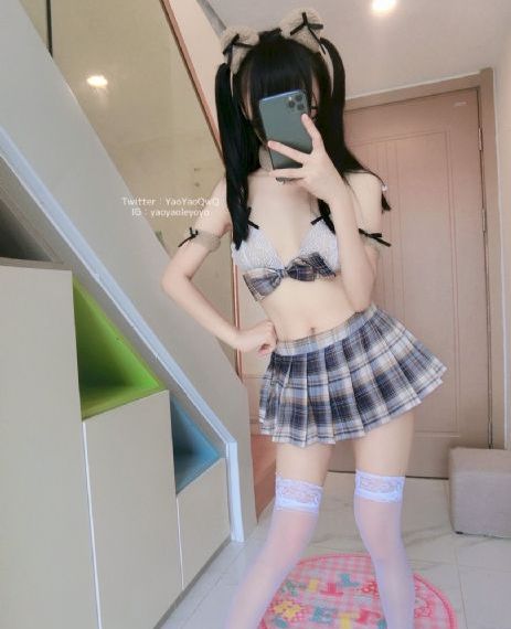 猎魔群英_十万网红美女美酱